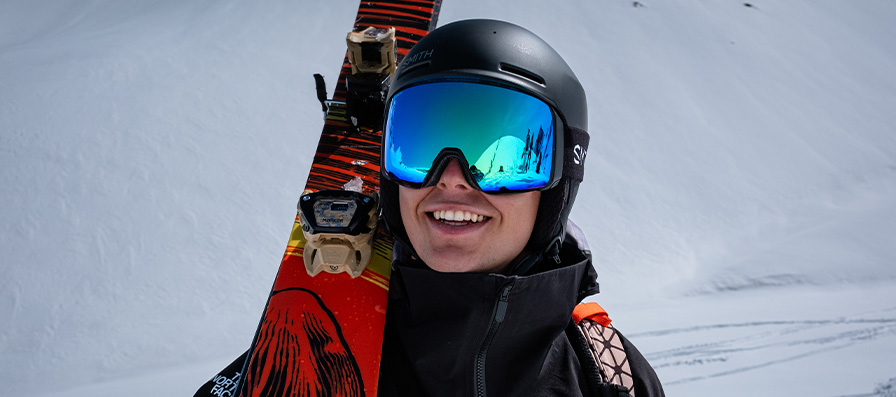 Snowboarder wearing Smith Rodeo snow helmet and Squad XL goggles